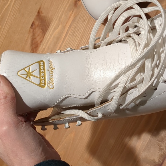Jackson Classique figure skates and guards - size 5 - Picture 7 of 10